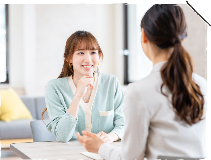 女性が相談支援を受けている様子